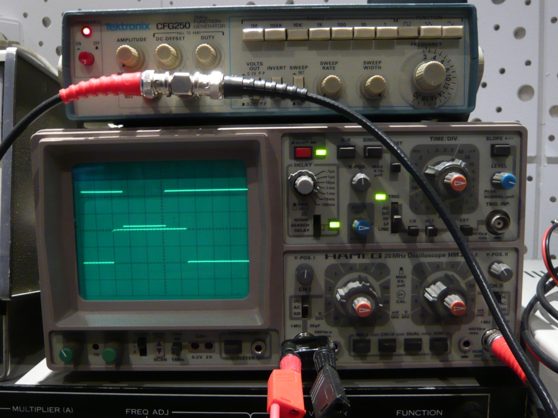 Midi clock signal on scope (upper), lower: sync input